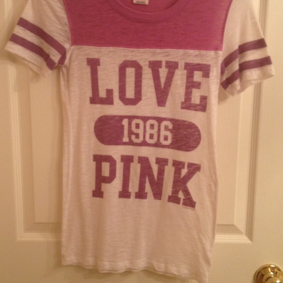 *SOLD IN BUNDLE* Victorias Secret shirt