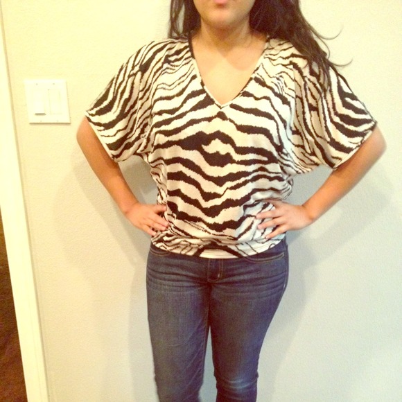 Zebra flowy top. - Picture 1 of 2