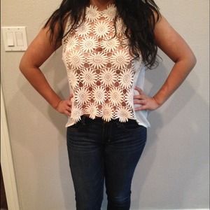 White sunflower shirt 🌻