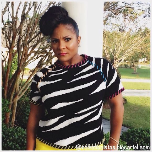 ❌SOLD❌Zebra Stitched Crop Sweater - Picture 2 of 2