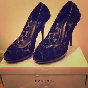 Black stilettos with Roses design