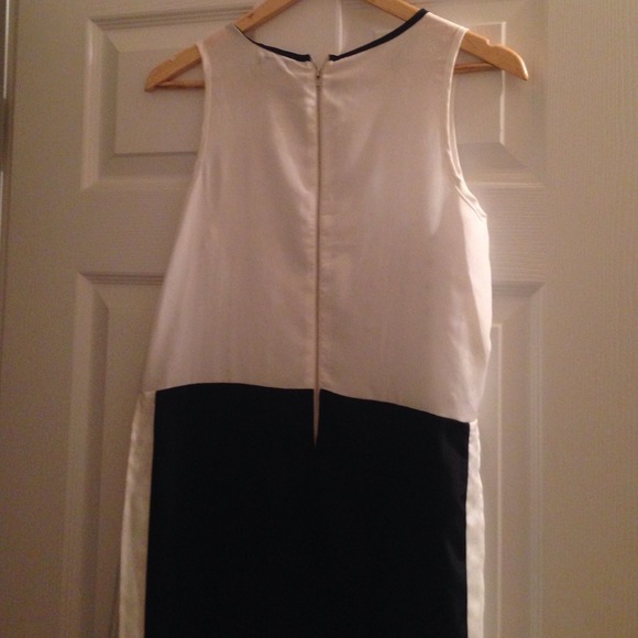 Black/white Hi-Lo Dress Medium Never worn. SOLD - Picture 3 of 3