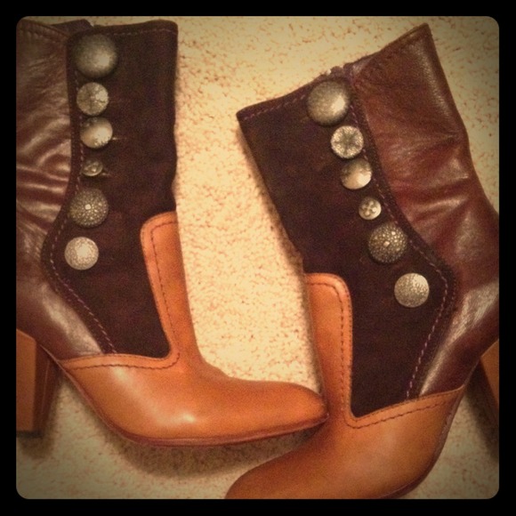 Extra pics of true religion boots