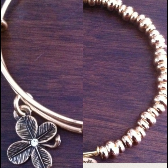 Bundle of A&A bracelets for @annettebroderic