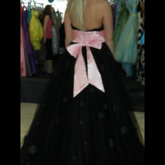 Beautiful black polka dot prom dress!