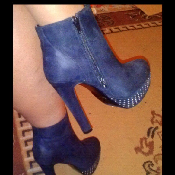 Cute black booties!! - Picture 2 of 3