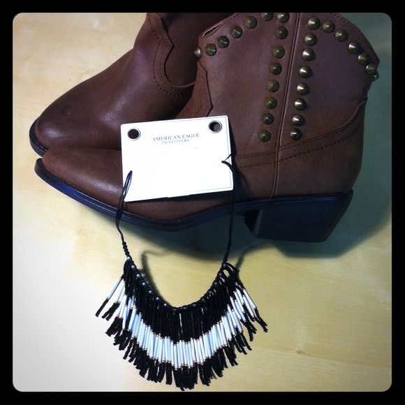 American Eagle Black/White Native Beaded Necklace