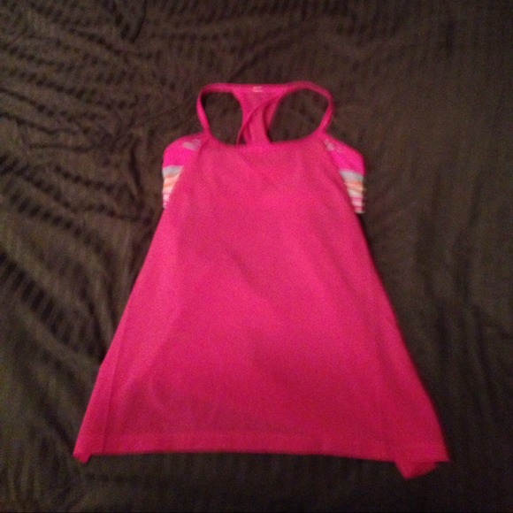 Lululemon amped up top