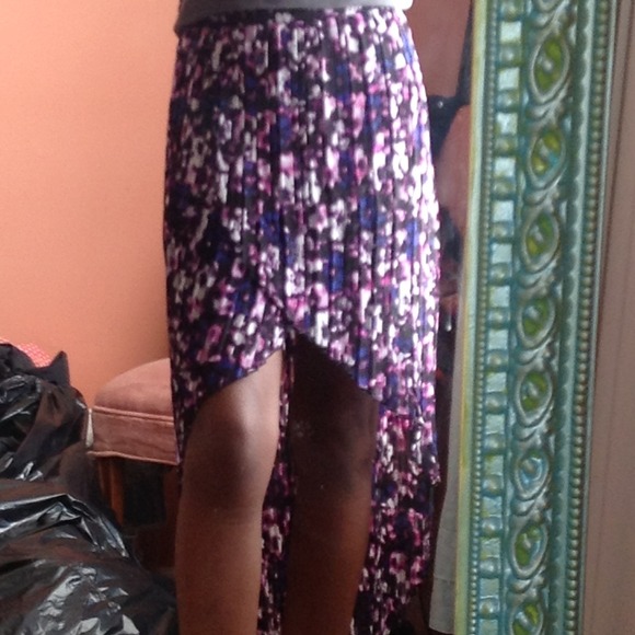 High low pleated skirt