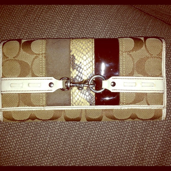 Coach Clutches & Wallets - Pre loved Coach Wallet