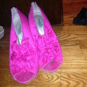 Fushia heels with a wooden heel