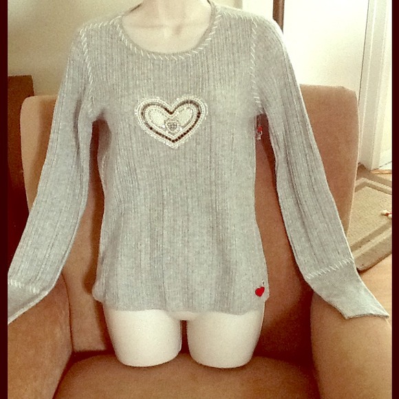 Sweater Cashmere Twisted Heart Size-S NWT!!!