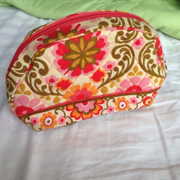 Vera Bradley Other - Vera Bradley makeup bag