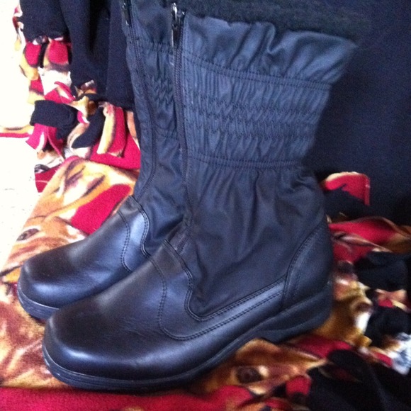 Snow boots
