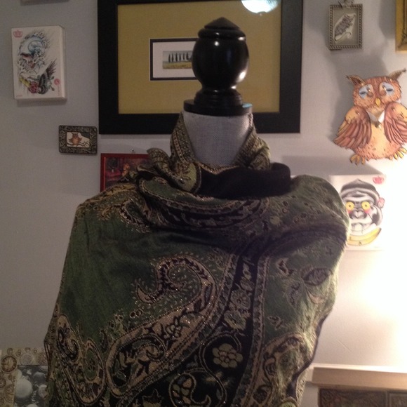 💔Sold💔 ️Green, Black, and Gold Pashmina Scarf - Picture 2 of 4
