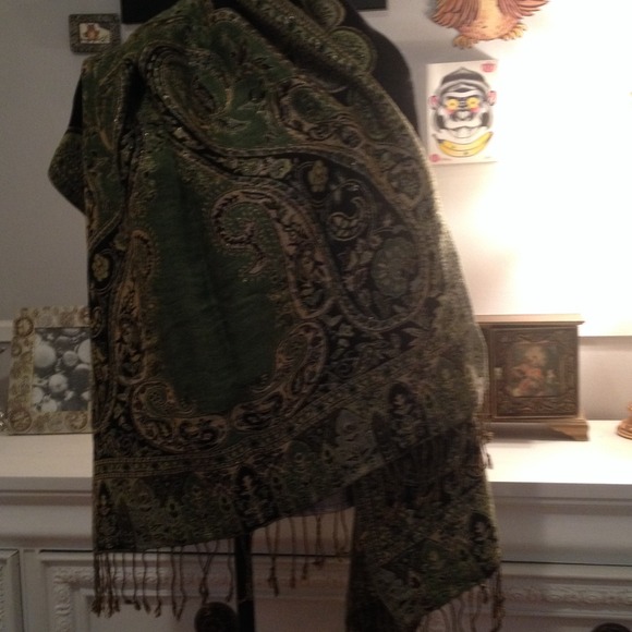 💔Sold💔 ️Green, Black, and Gold Pashmina Scarf - Picture 3 of 4