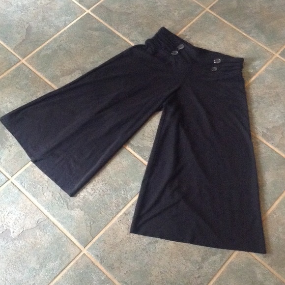 🆕LISTING❤ Gaucho Style Pants, Black Sz Small! New