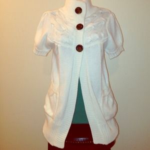 Cream Short-Sleeved Sweater Bundled with Green top