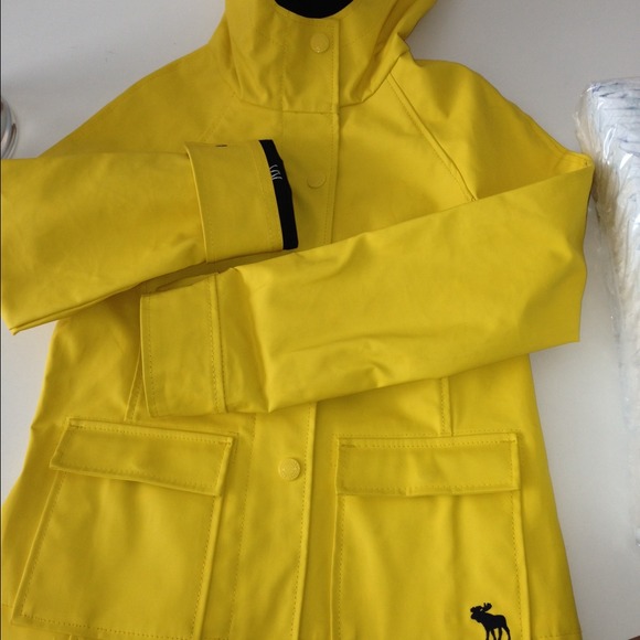 ‼️SOLD in BUNDLE‼️Abercrombi kids rain coat
