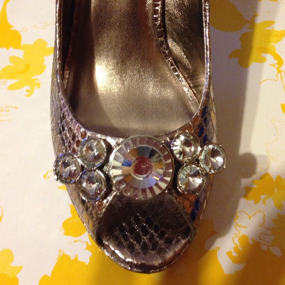 Shoes - Picture 2 of 4