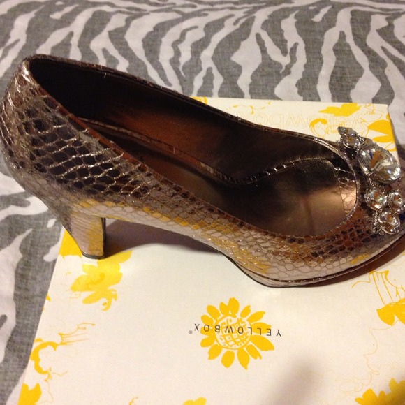 Shoes - Picture 3 of 4