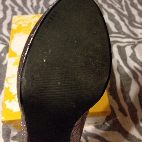 Shoes - Picture 4 of 4