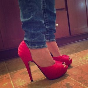 Marco Santi Red Hot Pumps ❤️