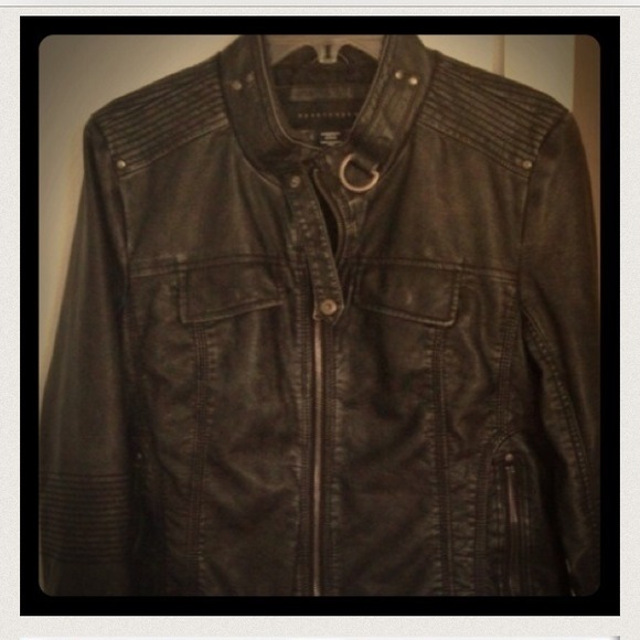 Black Moto leather jacket!!! So sick! 😛