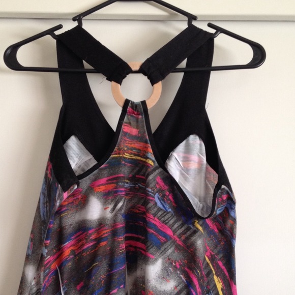 Cute razorback tank with bamboo round. - Picture 3 of 3