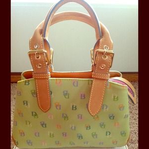 Dooney & Bourke signature IT handbag
