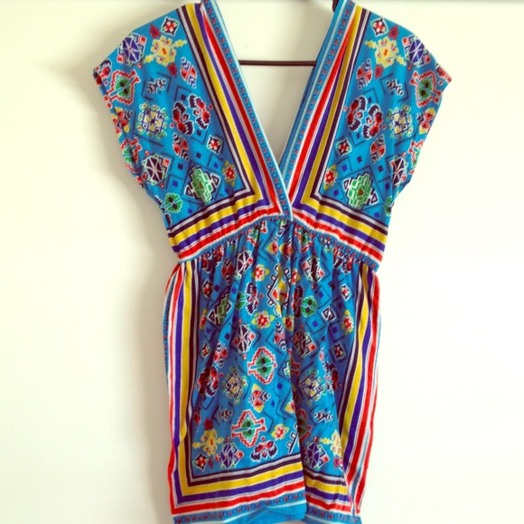 Tribal top - Picture 1 of 2