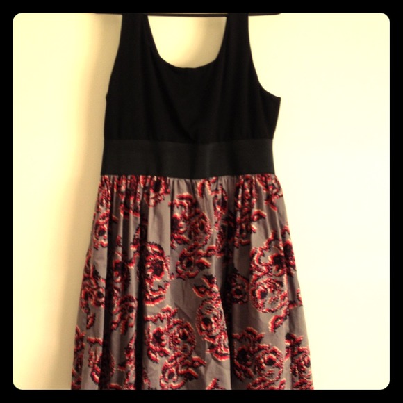 Rose pattern dress - Picture 1 of 3