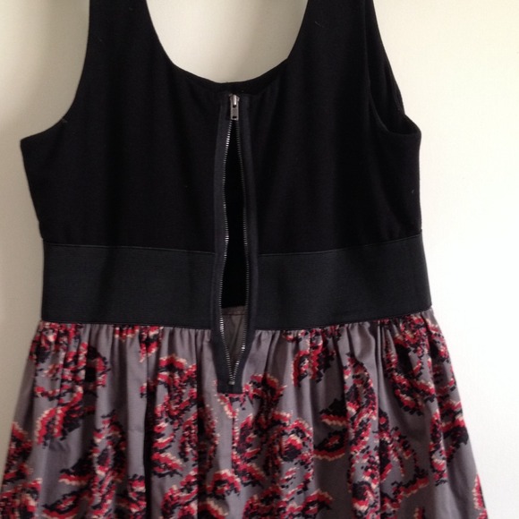 Rose pattern dress - Picture 3 of 3