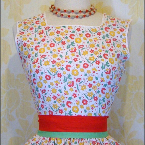 🎉HOST PICK🎉40's Vintage Whimsical Party Dress - Picture 2 of 4