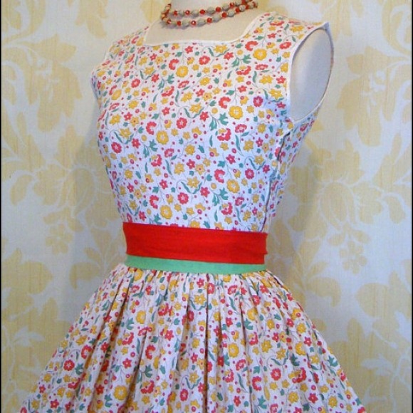 🎉HOST PICK🎉40's Vintage Whimsical Party Dress - Picture 3 of 4