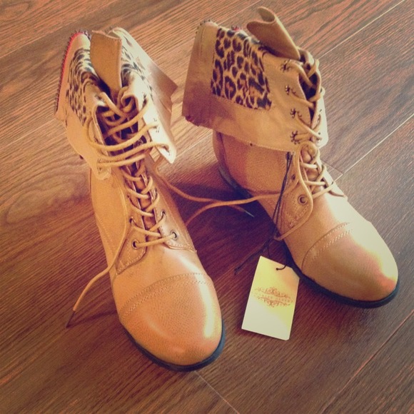 Charles Albert distressed boots