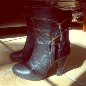 DV Dolce Vita Zipper booties