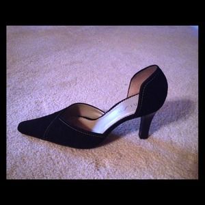 Black Suede a Pumps