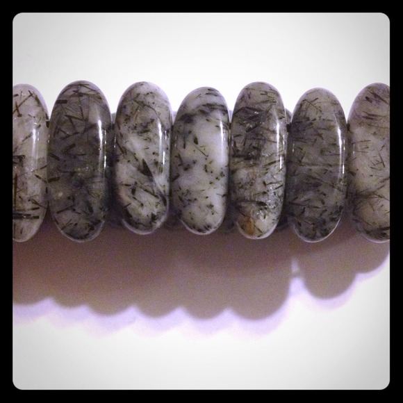 Terminilated quartz stone bracelet 2/$20⚡️