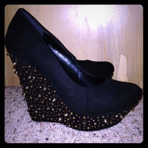 Studded wedges