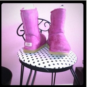 Short Pink UGG boots WILL SELL 40 *AS IS*