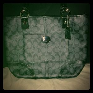 💢SOLD💢Black and Gray Coach Purse PRICE IS FIRM