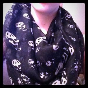 Black n white scull infinity scarf