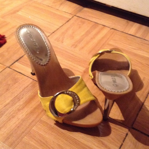 Awesome yellow sandals