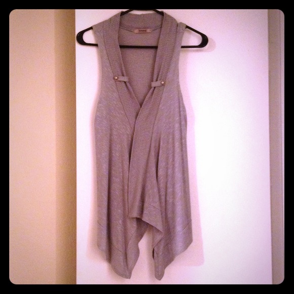 Sweaters - SLEEVELESS LIGHT WEIGHT SWEATER. NWOT