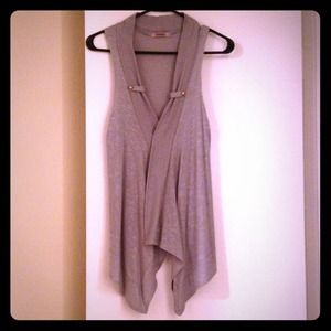 SLEEVELESS LIGHT WEIGHT SWEATER. NWOT