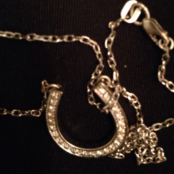 14k white gold diamond horse shoe - Picture 3 of 4