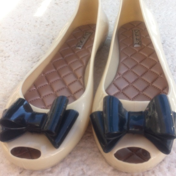 Dizzy Shoes - Sold. OFFER!!! DIZZY Jelly/rubber Shoes size 10