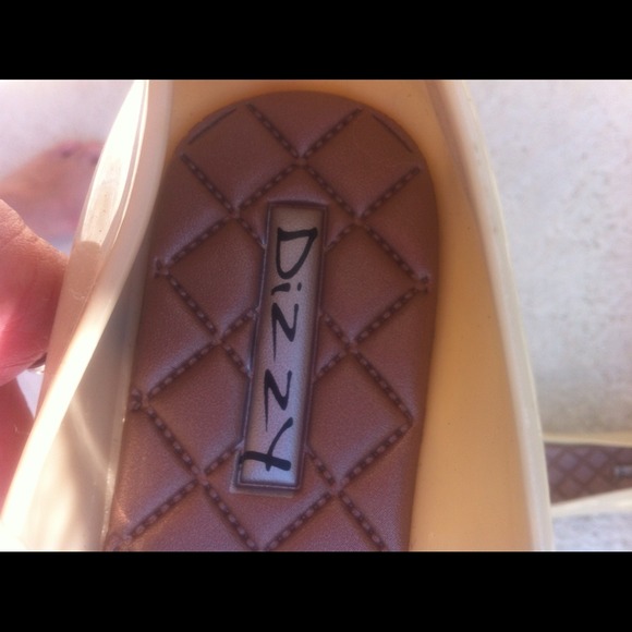 Sold. OFFER!!! DIZZY Jelly/rubber Shoes size 10 - Picture 2 of 4