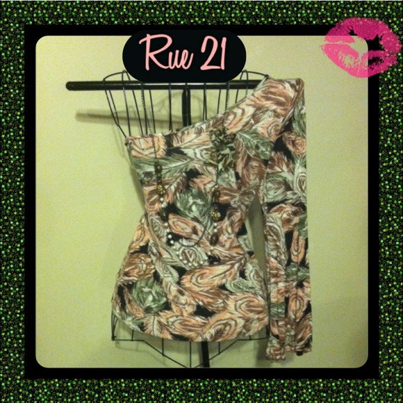 🎀SEXY SHOULDER FEATHER PRINT TOP🎀